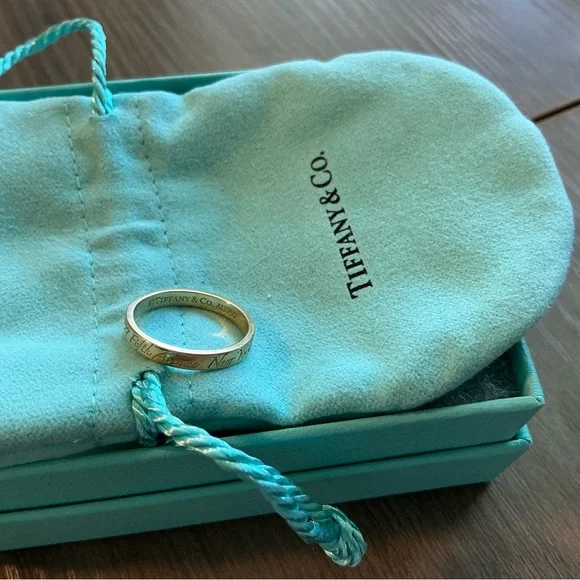 Tiffany & Co. Notes Gold Ring - Picture 3 of 6